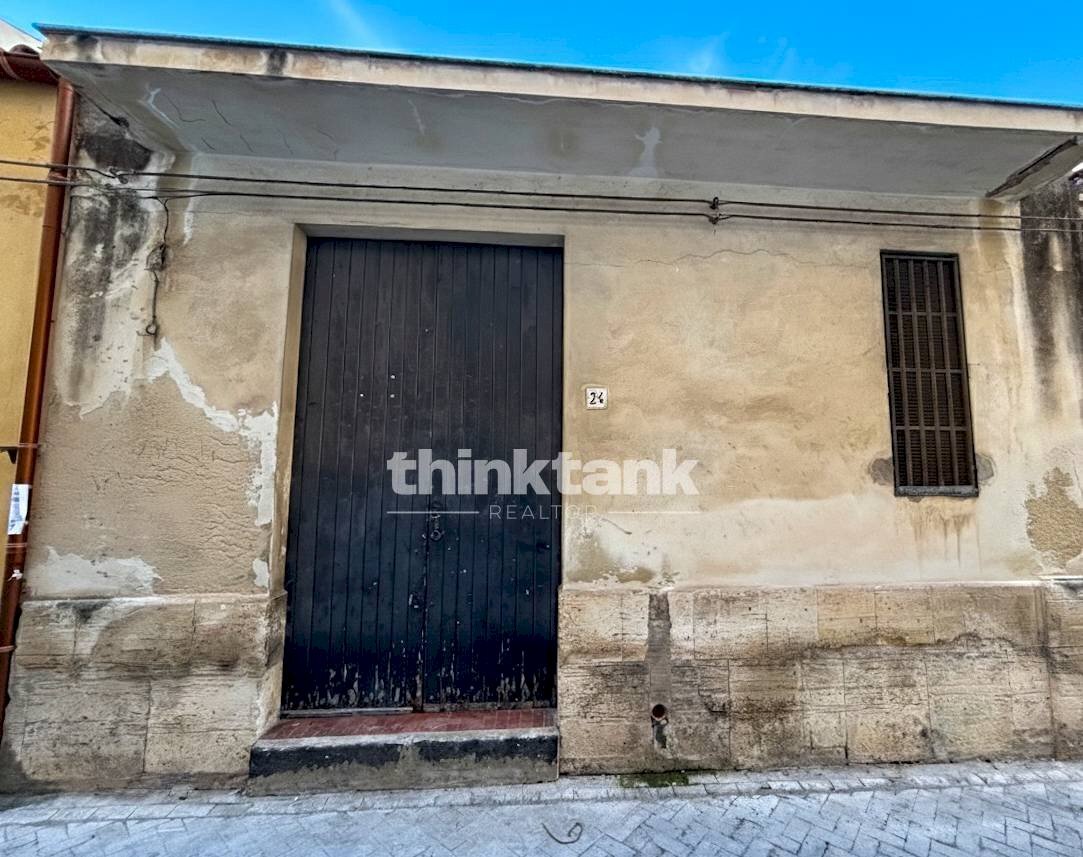 Foto 1 - Warehouse via Generale carini, Siracusa - photo 1