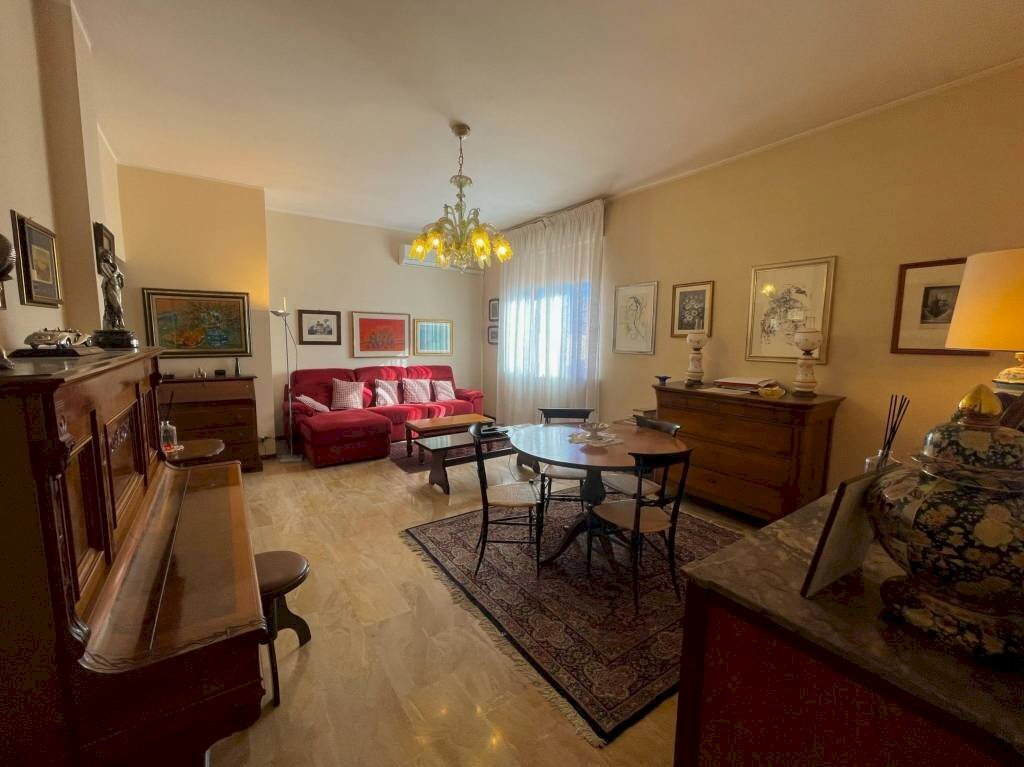 Salone - Trilocale piazza Libertà, Volpedo - foto 1