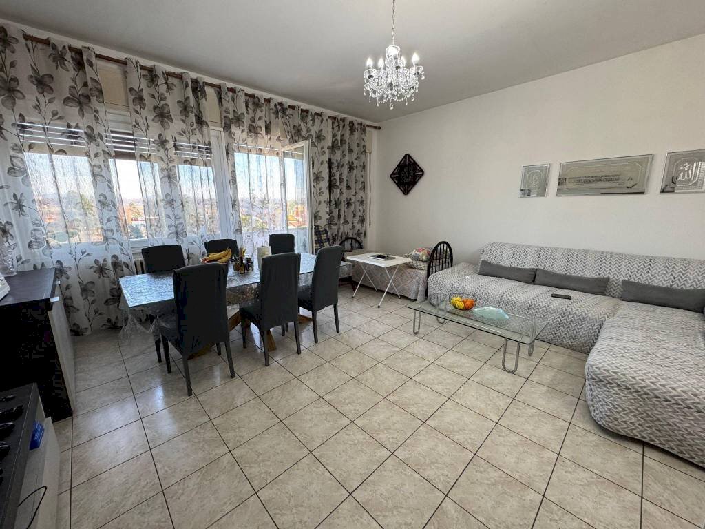 Salone - Three-room apartment via Varese, 27, Gallarate - photo 2