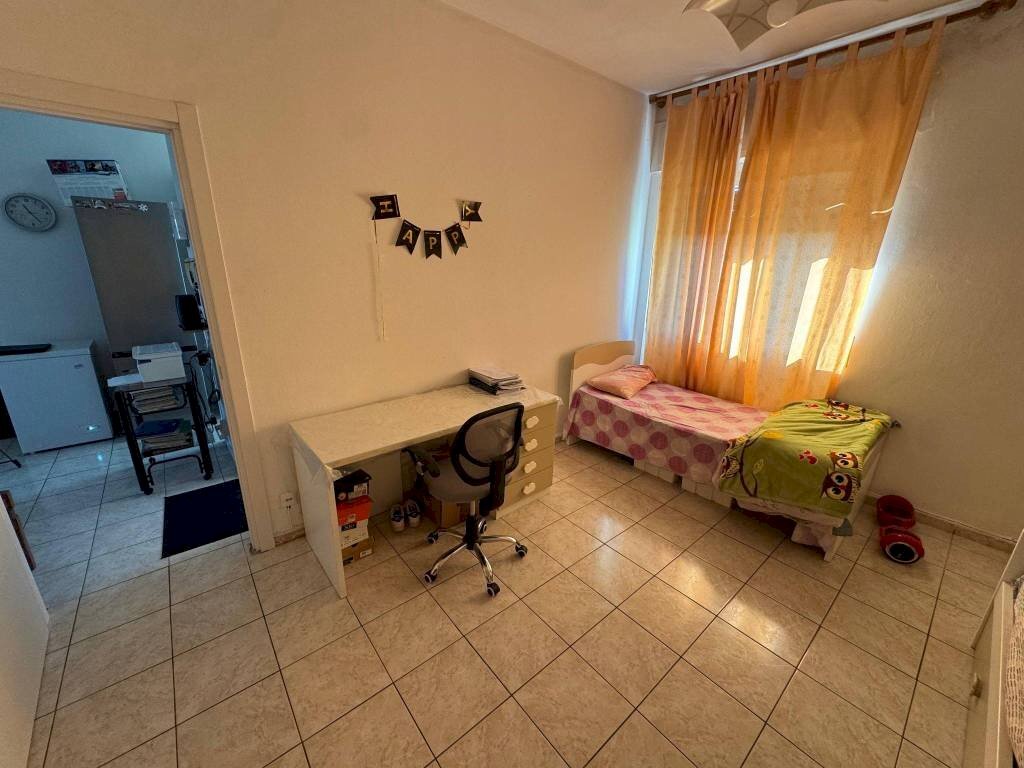 Camera da letto - Three-room apartment via Varese, 27, Gallarate - photo 3