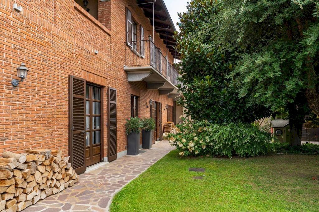 Giardino - Villa piazza Sud America, 2, Carmagnola - foto 3