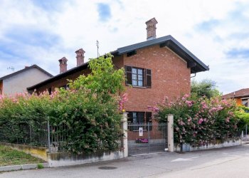 Facciata - Villa piazza Sud America, 2, Carmagnola - photo 2