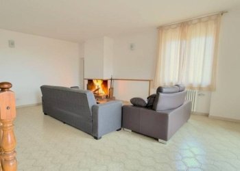 Salone - Casa indipendente via Vittorio Emanuele, Diano d'Alba - foto 3