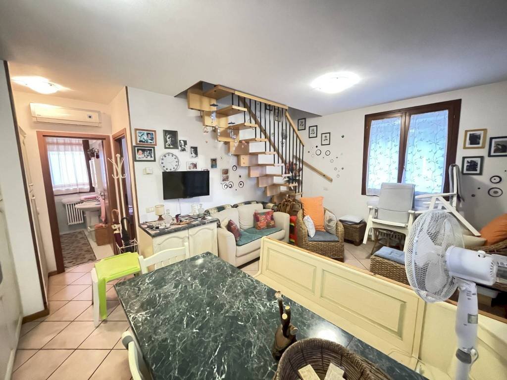 Salone - Quadrilocale via Valle Agosta, Ravenna (zona Porto Corsini) - foto 2