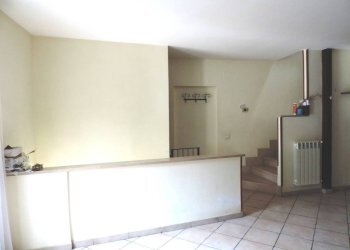 Ingresso - Three-room apartment via Santa Maria dei Santi, Fara in Sabina - photo 3
