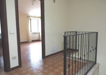 Disimpegno - Three-room apartment via Santa Maria dei Santi, Fara in Sabina - photo 4