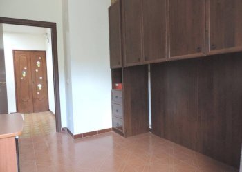 Camera da letto - Three-room apartment via Santa Maria dei Santi, Fara in Sabina - photo 8