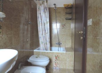 Bagno - Three-room apartment via Santa Maria dei Santi, Fara in Sabina - photo 10