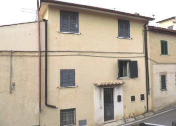 Facciata - Trilocale via Santa Maria dei Santi, Fara in Sabina - foto 14