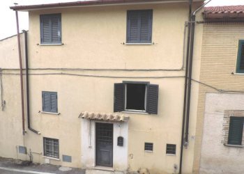 Facciata - Trilocale via Santa Maria dei Santi, Fara in Sabina - foto 16