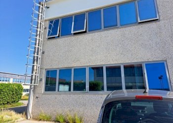 Facciata - Negozio via Scornigiana, Pisa (zona Ospedaletto) - foto 32