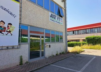 Facciata - Negozio via Scornigiana, Pisa (zona Ospedaletto) - foto 33