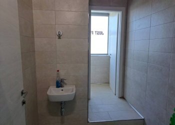 Bagno - Shop via Scornigiana, Pisa (neighborhood Ospedaletto) - photo 7