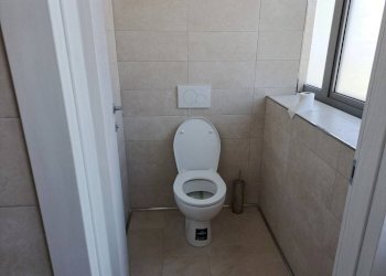 Bagno - Shop via Scornigiana, Pisa (neighborhood Ospedaletto) - photo 9