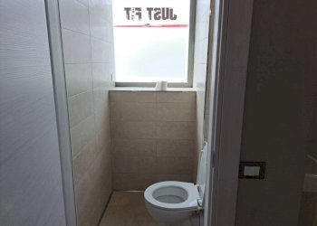 Bagno - Shop via Scornigiana, Pisa (neighborhood Ospedaletto) - photo 10