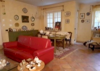 thumbnail_20251001_145552.jpg - Casa semi indipendente Viale XX Settembre 207C, frazione Avenza, Carrara - foto 1