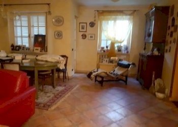 thumbnail_20251001_145558.jpg - Casa semi indipendente Viale XX Settembre 207C, frazione Avenza, Carrara - foto 2