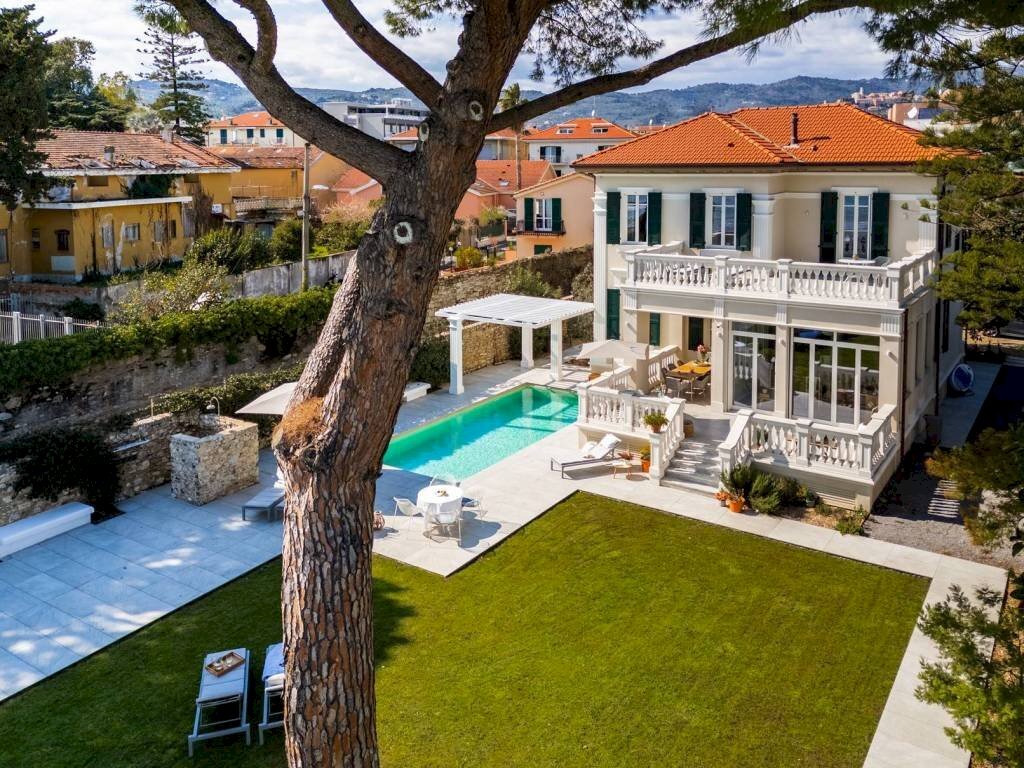 Facciata - Villa via Generale Ardoino, 114, Diano Marina - foto 2