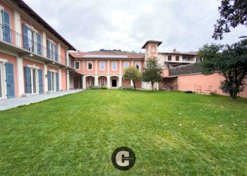 Giardino - Stabile - Palazzo via Vittorio Emanuele II, Vestignè - foto 1