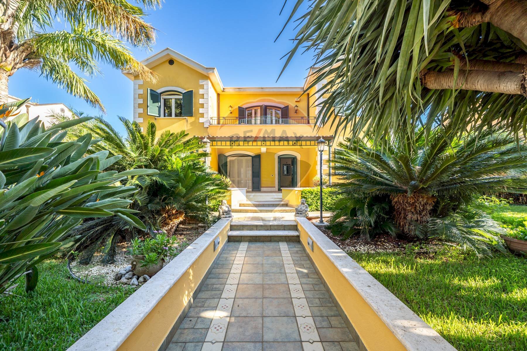 Viale pedonale d\'ingresso - Villa Via Torre Ulisse
 
21, Carini - foto 1