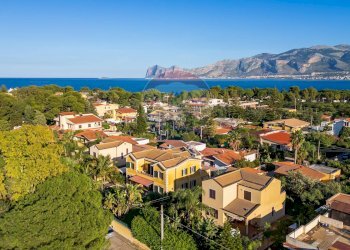 Vista dell\'acqua - Villa Via Torre Ulisse
 
21, Carini - foto 2