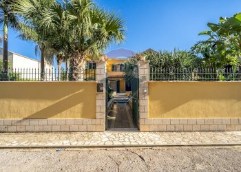 Cancello pedonale d\'ingresso - Villa Via Torre Ulisse
 
21, Carini - foto 9