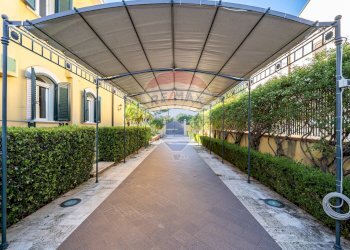 Tettoia su viale carrabile - Villa Via Torre Ulisse
 
21, Carini - foto 26