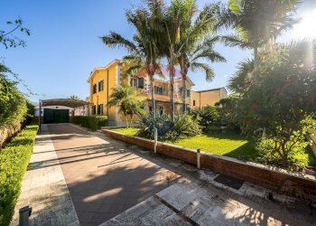 viale carrabile e giardino - Villa Via Torre Ulisse
 
21, Carini - foto 28