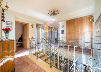 ampio disimpegno zona notte - Villa Via Torre Ulisse
 
21, Carini - foto 46