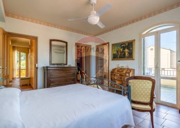 Camera padronale con cabina armadio e bagno esclusivo - Villa Via Torre Ulisse
 
21, Carini - foto 41