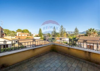 Terrazzino a servizio camera da letto - Villa Via Torre Ulisse
 
21, Carini - foto 54