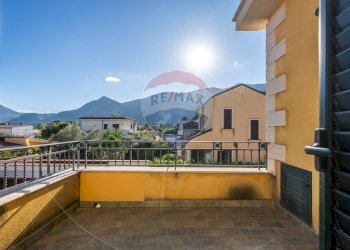terrazzino a servizio della camera da letto - Villa Via Torre Ulisse
 
21, Carini - foto 62