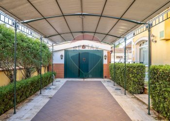 Tettoia per posti auto e moto al coperto - Villa Via Torre Ulisse
 
21, Carini - foto 68