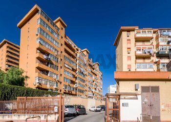 Edificio all\'aperto - Four-room apartment Via Sperone
 
34, Palermo - photo 2