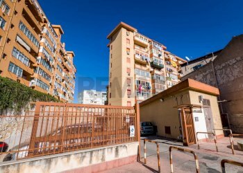 Edificio all\'aperto - Four-room apartment Via Sperone
 
34, Palermo - photo 11