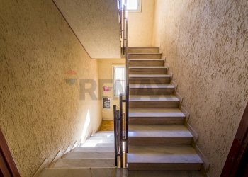 Scale - Four-room apartment Via Sperone
 
34, Palermo - photo 34