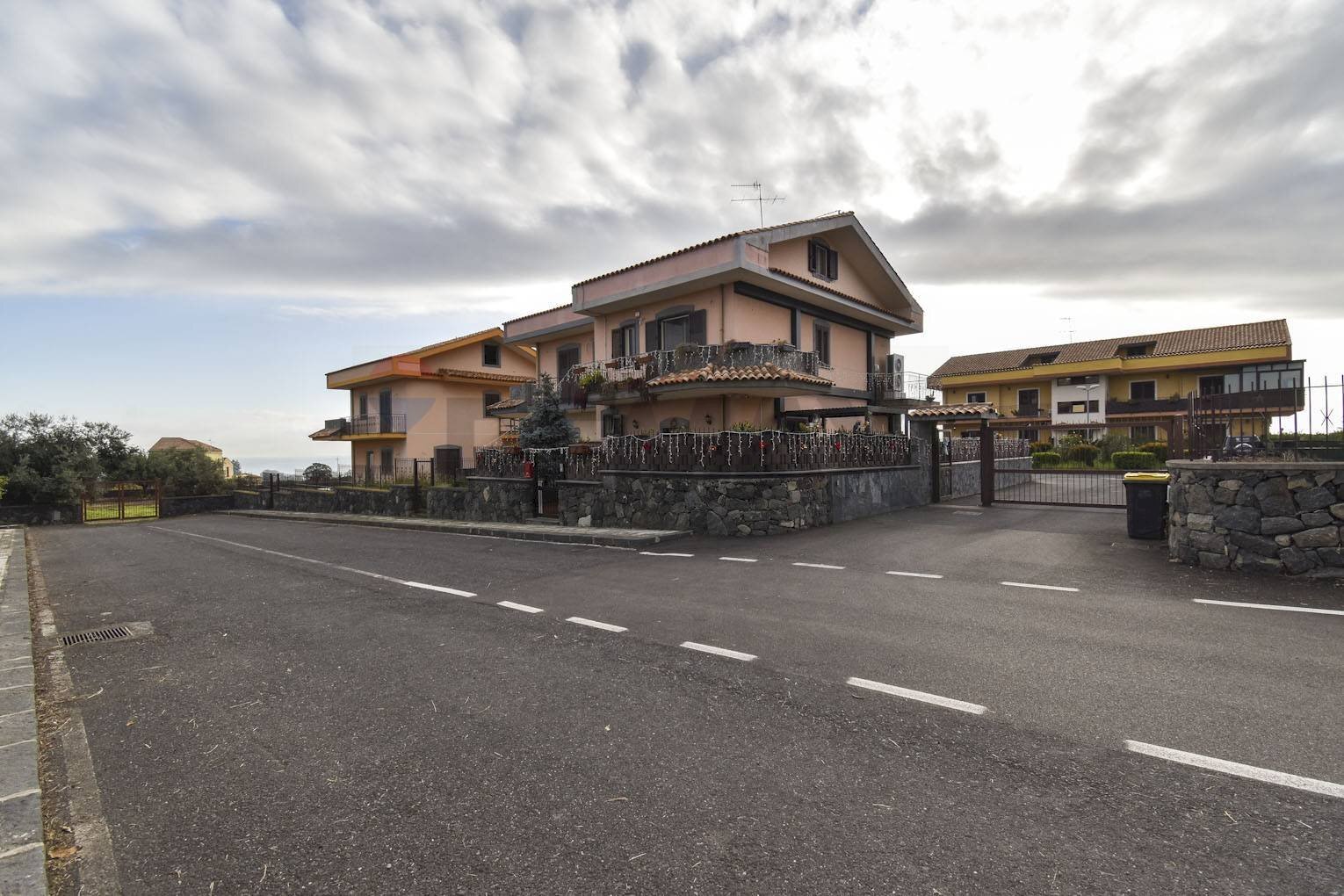 Edificio all\'aperto - Four-room apartment Via Giuseppe Alizzi
 
8, Riposto - photo 2