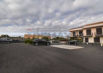 Edificio all\'aperto - Quadrilocale Via Giuseppe Alizzi
 
8, Riposto - foto 4