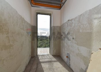 Stanza vuota - Quadrilocale Via Giuseppe Alizzi
 
8, Riposto - foto 16