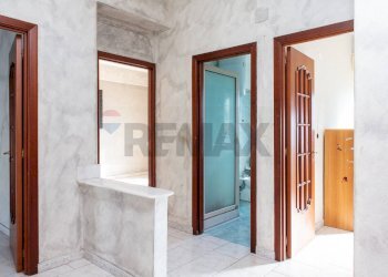 Hall / corridoio - Trilocale Via Salvatore Salomone Marino
 
118, Catania - foto 10