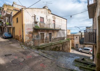 Casa all\'aperto - Casa indipendente Via Pampallona
 
21-23, Caltagirone - foto 2