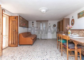 Sala da pranzo - Casa indipendente Via Luna
 
15/17, Monterosso Almo - foto 13