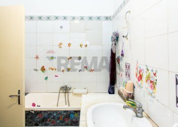 Bagno piano terra - Casa indipendente Via San Nicolò
 
93/95, Misterbianco - foto 6