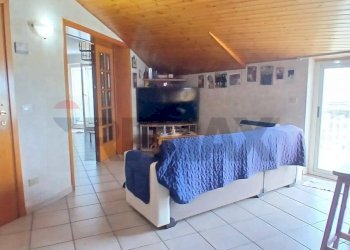 Sala da pranzo - Quadrilocale Via Guglielmo Marconi
 
26, Calatabiano - foto 5