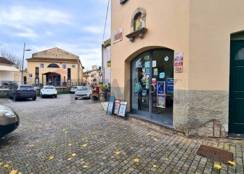 Edificio all\'aperto - Shop piazza San Rocco
 
13, Montelupo Fiorentino - photo 16