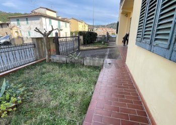 Ingresso con giardino - Appartamento Via Tosco Romagnola Nord
 
62, Montelupo Fiorentino - foto 27