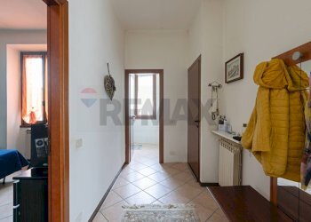 Hall / corridoio - Trilocale Via Giuseppe Verdi
 
9, Casatenovo - foto 12