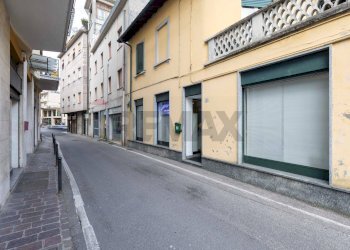 Edificio all\'aperto - Negozio Via Giuseppe Verdi
 
9, Casatenovo - foto 18