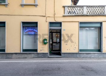 Edificio all\'aperto - Negozio Via Giuseppe Verdi
 
9, Casatenovo - foto 19