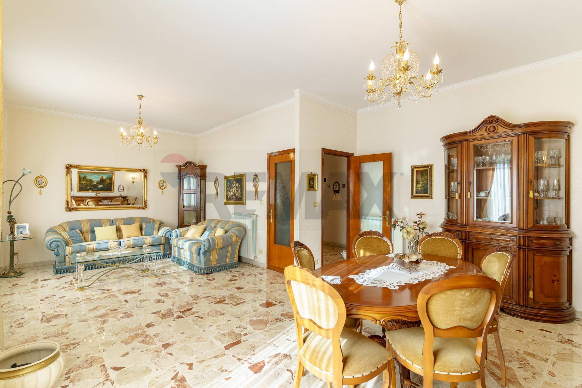 Sala da pranzo - Four-room apartment Via Aurelio Saffi
 
17, Catania - photo 1